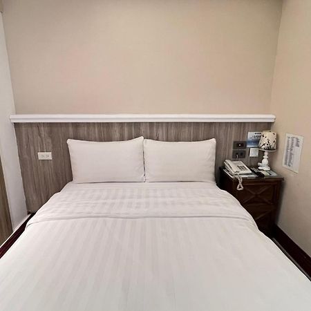 Migo Hotel Taichung Esterno foto